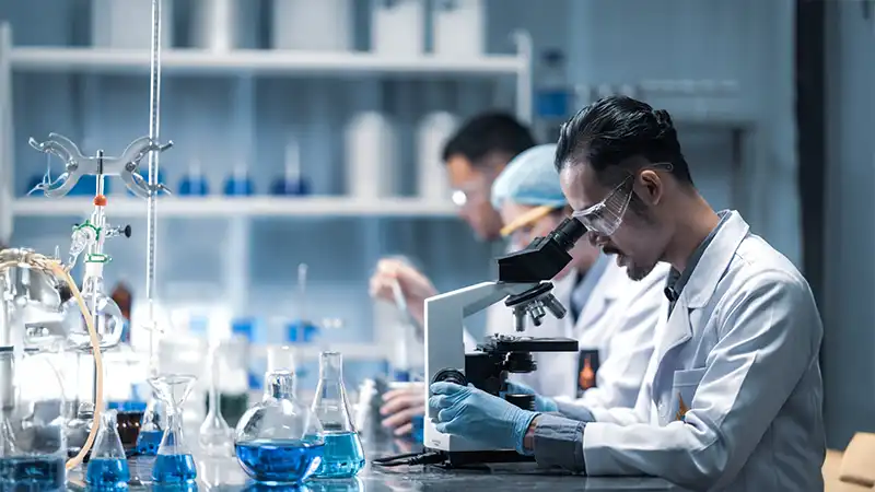How Custom Synthesis Drives Innovation in Drug Discovery
